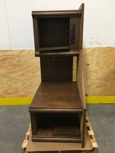 lot 118 image: Large Brown Desk