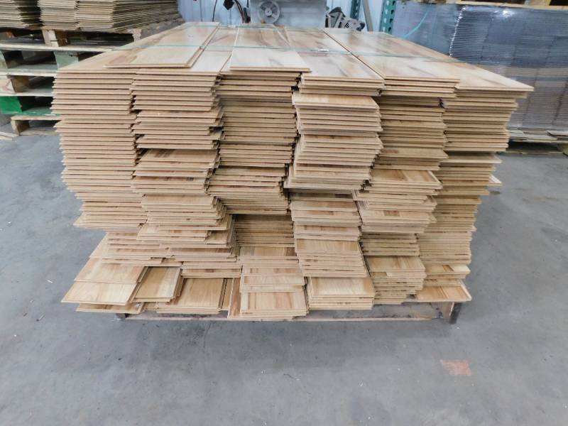 lot 22 image: Natural Hickory 6 x 48 Click Plank Laminate Water Resistant Flooring (705 sq.ft)