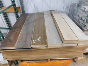 lot 51 image: Mixed Pallet Lot of Laminate Flooring