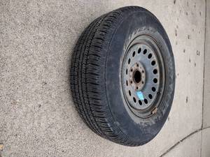 lot 58 image: Wrangler tire P265  70R17 with rim