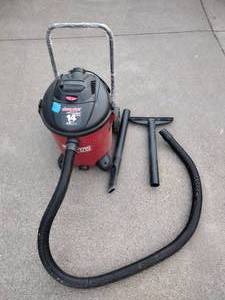 lot 71 image: Shop vac deluxe series