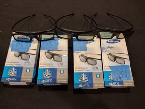 lot 134A image: 4 Samsung 3D glasses