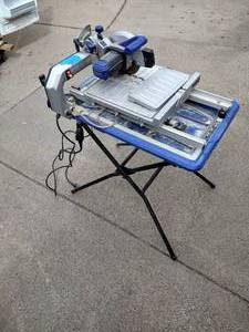 lot 28 image: Kobalt wet saw 7 blade with stand