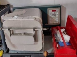 lot 31 image: Skutt automatic jewelry kiln GM-10 F with accessories