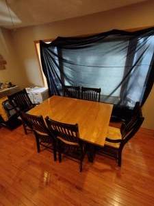 lot 11 image: Wood dinning room table