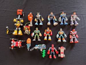 lot 45 image: Mattel action figures
