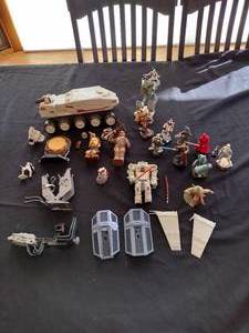 lot 61 image: Starwars toy lot