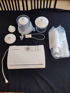 lot 78 image: New Vacuum seal food saver V1095