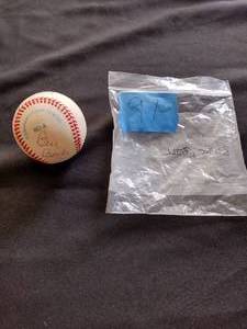 lot 97 image: Bill Bonds Signed Baseball uncertified
