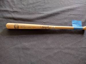 lot 98 image: Herman killebrew signed Mini bat