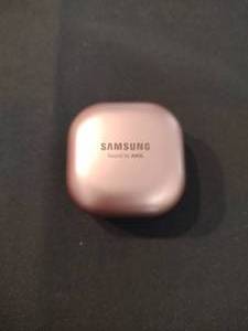 lot 101 image: Samsung blue tooth ear buds
