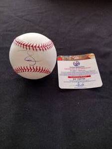 lot 103 image: Tim Lincecum signed baseball with Global Authentics certification