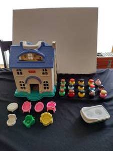 lot 175 image: Vintage little people house with figures