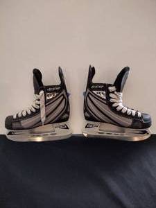 lot 170 image: Kids CCM hockey skates size 1