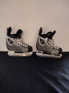 lot 173 image: CCM vector 3.0 hockey skates youth 11