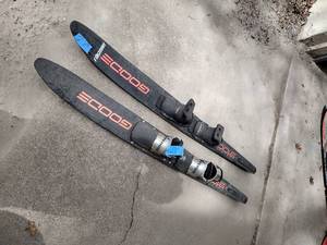 lot 27 image: 2 goode 9100 slalom water ski