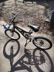 lot 183 image: Ozone vertical bike