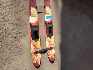 lot 204 image: HD hot ski youth water skis