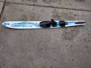 lot 214 image: Nash 500 New waves water ski