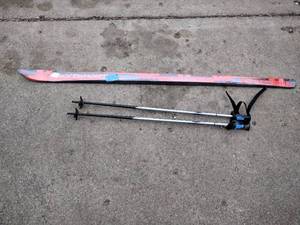 lot 215 image: Vintage T.190 DYNASTAR snow skis with turbo Kerma ski stick
