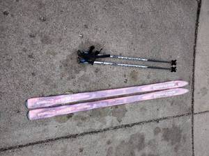 lot 216 image: Vintage LAFILLE T.175 DYNASTAR snow ski with ski stick