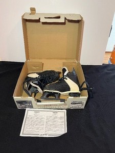 lot 156 image: CCM sports junior size 2.5 skates