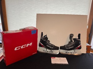 lot 157 image: CCM SR size 12.5 US hockey skates