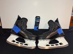 lot 160 image: Bauer supreme hockey skates with elite hockey laces