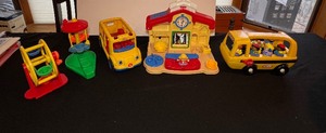 lot 146 image: Little people school and school bus