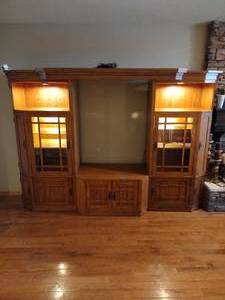 lot 20 image: Large wood entertainment unit
