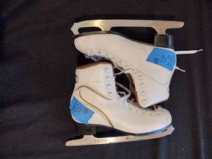 lot 164 image: DBX figure skates womens size 8
