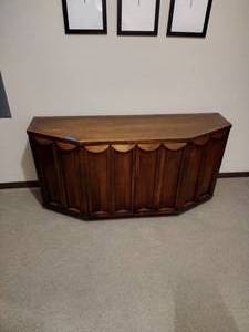 lot 9 image: Vintage storage cabinet