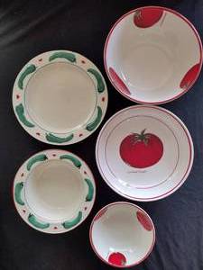 lot 196 image: Pasta Serving ceramic set of 5