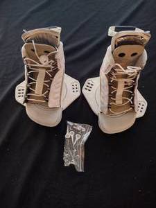 lot 207 image: Liquid force wakeboard boots size xss.