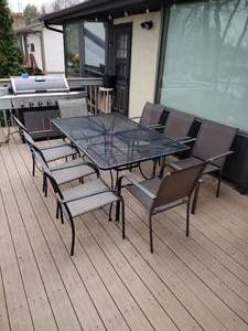 lot 211 image: Patio furniture 1 table and 8 patio chairs