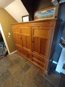 lot 220 image: Vintage  Wood entertainment center
