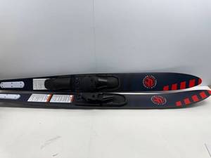 lot 44 image: Full Throttle Traditional Combo Waterskis-Black