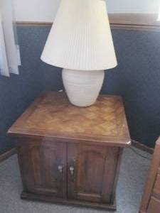 lot 6 image: Vintage Wood end table cabinet with...