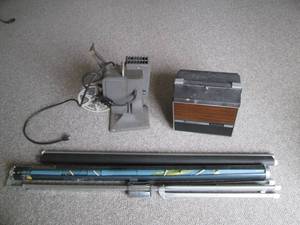 lot 11 image: 2 Vintage film projectors with roll...