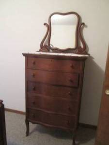 lot 31 image: Fancy dresser with mirror...