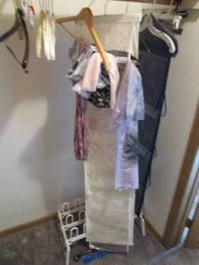 lot 199 image: Variety of womens delicate scarves...