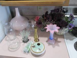 lot 208 image: Variety of vases and faux floral de...