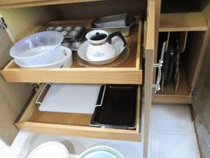 lot 213 image: Corning Ware coffee server, Pyrex m...