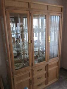 lot 222 image: Vintage hardwood mirrored back Chin...