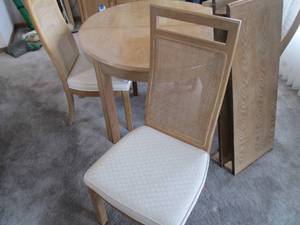 lot 223 image: Round hardwood kitchen table with (...