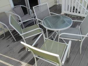 lot 226 image: 5pc matching Patio table and chair ...