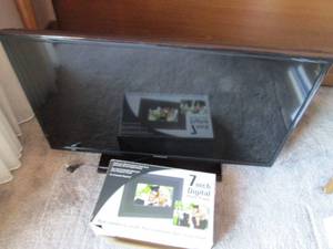 lot 230 image: 30in Samsung flat screen TV and 7in...