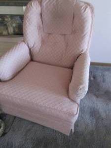 lot 244 image: Baby Pink button back stationery ro...