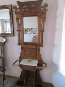 lot 33 image: Antique Hardwood mirror back hall t...