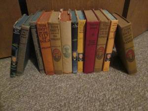 lot 44 image: Lot of vintage books...